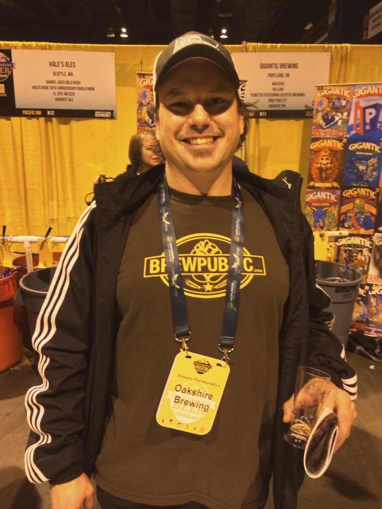 The BeerMongers Sean Campbell at 2013 GABF Beermongers Sean Campbell于2013年GABF