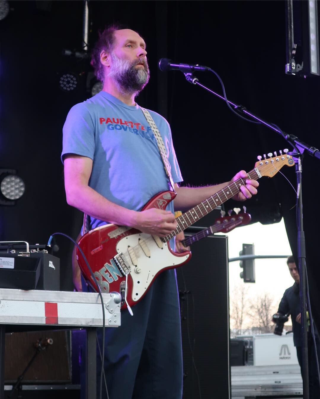 Doug Martsch在2019年Treefort音乐节上领导了Built To Spill。