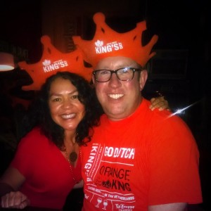 国王节期间，希尔达·史蒂文斯和D.J.保罗在巴兹