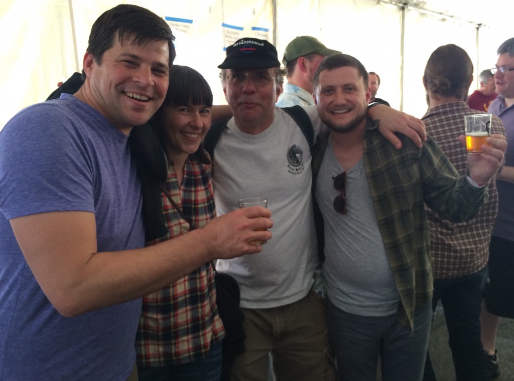 贝利餐厅的工作人员和FredFest Belmont车站的Carl Singmaster