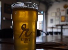 Reuben在西雅图巴拉德街区的酿酒座。这里的啤酒员采用旋转专业啤酒的阵容。