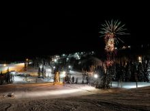 这是一幅由胡德山草甸提供的新年前夜的照片