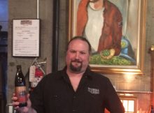 迈克尔·可拉和约翰·福伊斯顿的已故本·弗莱辛格的画作。（FoystonFoto）