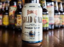 坚实金优质啤酒的图像由创始人酿造礼貌