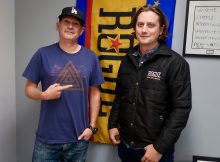 布雷特·乔伊斯和达摩·塔姆在波特兰东南部的罗格阿莱斯总部工作。