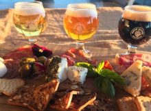 手工啤酒，奶酪，熟食和甜点搭配的形象，值得酿造