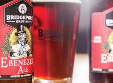 由BridgePort Brewing公司提供的埃比尼泽啤酒图片