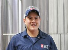 由“幸运信封酿造”提供的陈伯瑞的照片