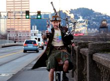 带波特兰酿酒瓶的Unipiper。(图片由Portland Brewing提供)