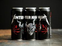 三罐傲慢财团的夜比尔森啤酒。(图片由Stone Brewing提供)