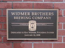 一个标志，显示了罗伯和库尔特的欣赏辛勤工作，他们的父亲，雷威德默提供啤酒厂。新的啤酒厂之旅会强调雷在啤酒厂的重要性。