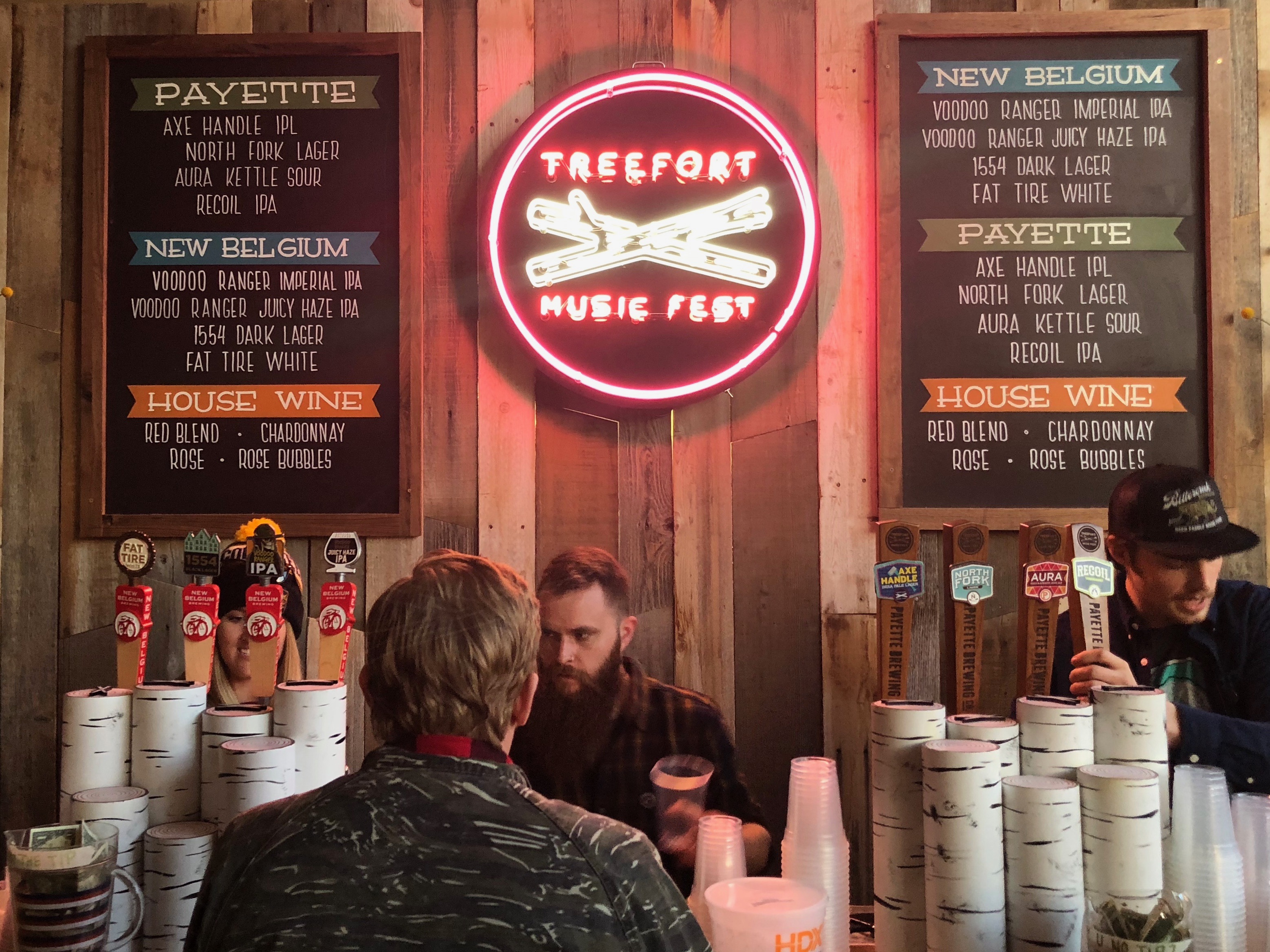 Treefort的主舞台供应爱达荷和科罗拉多的精酿啤酒。