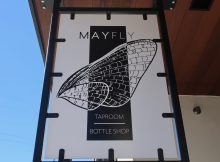 波特兰肯顿社区的蜉蝣酒吧间和酒瓶店。