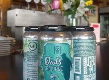 爸爸的红色麦芽酒的图像由地面断路器酿造