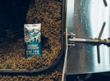 Trail Butter的坚果黄油的图像由10桶酿造礼貌