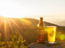 双山啤酒厂的形象&大麦布朗的啤酒狼日落IPA由双山啤酒厂提供