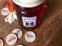Ecvidental Brewing的Oktoberfest的1/2升Festbier。（图片礼貌的外角酿造）