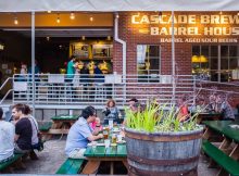 Cascade桶议院的图象由梯级酿造礼貌