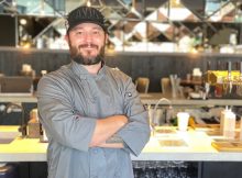 波特兰珍珠区Avid Cider Co. & Kitchen的行政总厨约书亚·安德森(Joshua Anderson)。