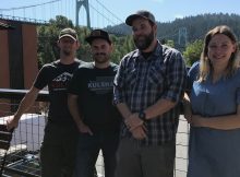 戴夫(库山)、韦斯利(库山)、山姆(西方学院)和凯蒂(库山)的照片。(摄影:Alex Pozzi)