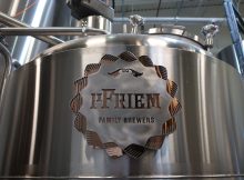 Pfriem家庭酿酒厂在帽子河，俄勒冈。