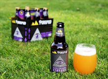 由金字塔酿造的朦胧淡色麦酒