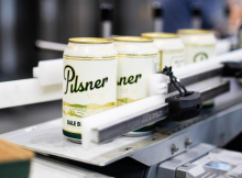 打捆机打桩机的图像由打捆机提供