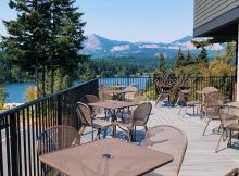 雷霆岛酿造有限公司的新地点享有哥伦比亚河和级联山脉的景致。（图片由雷岛酿酒有限公司提供