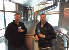 Tony Lawrence和Gary鱼的形象由Deschutes Brewery提供