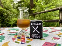 从100毫升罐头倾倒偷来的X Rock＆Rye。