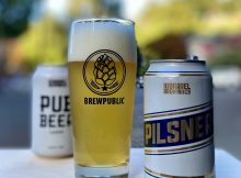 10桶酿造添加了宜人的比尔森口味到它全年的啤酒阵容。